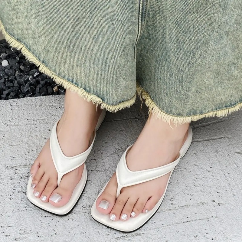 Infradito da donna con punta q - Square Toe Mule recensione e prezzo