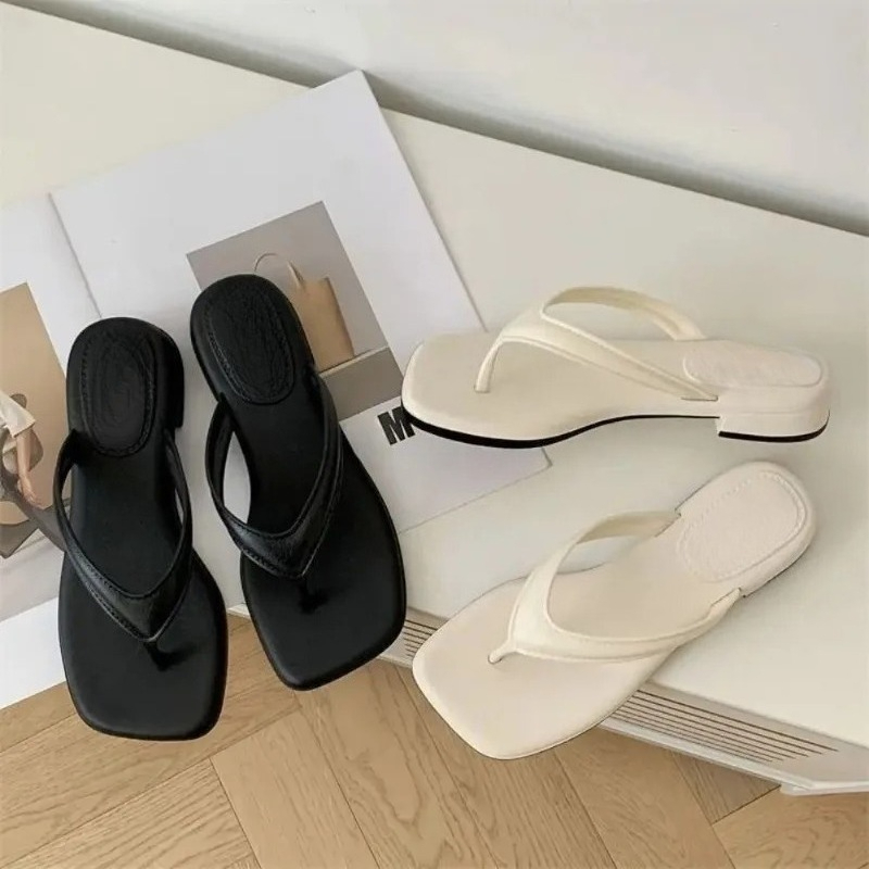 Infradito da donna con punta q - Square Toe Mule recensione e prezzo