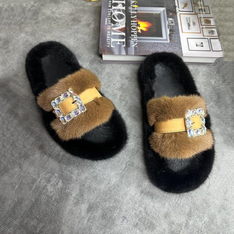 Ciabatte in Vera Pelliccia di  - Women Shoes Mules recensione e prezzo